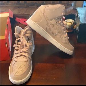 Women’s son of force Mid